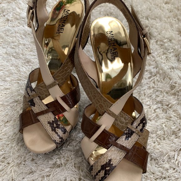 Michael Kors Plaftorm Heels, size 9 - Picture 9 of 11